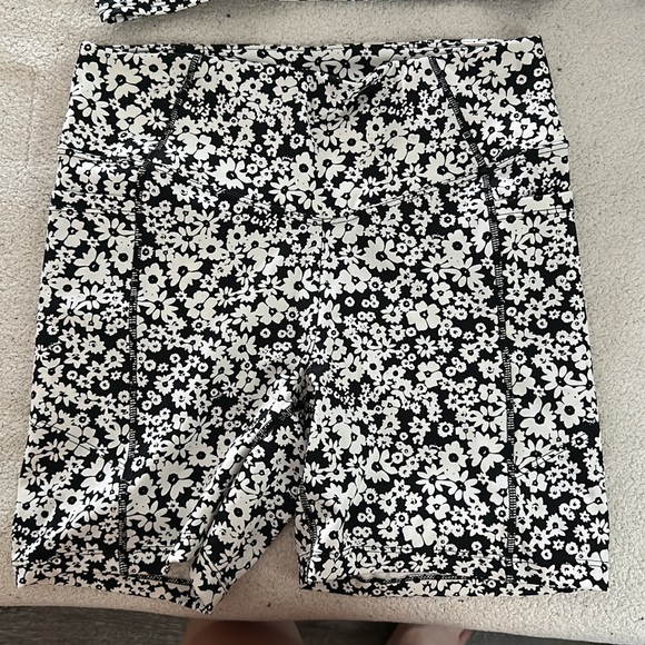 Victoria Secret Set - Picture 3 of 4